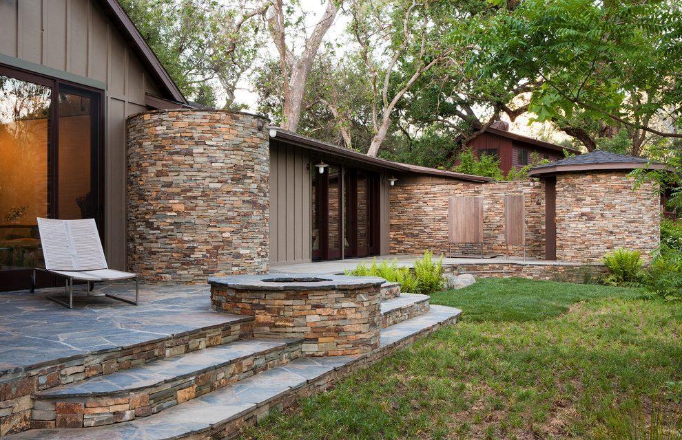 Exterior Rustic Quarzite Stone Wall.jpg Exterior Rustic Quarzite Stone Wall.jpg