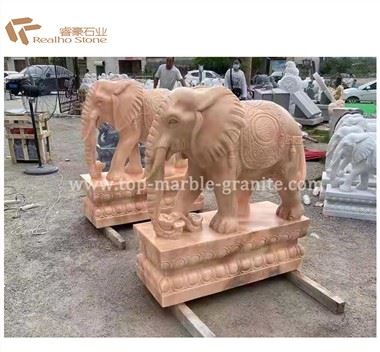 Elefantenstatuen aus bewölktem Rosa rotem Marmor