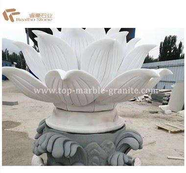 Lotus-Sets von Hand geschnitzt für den Garten