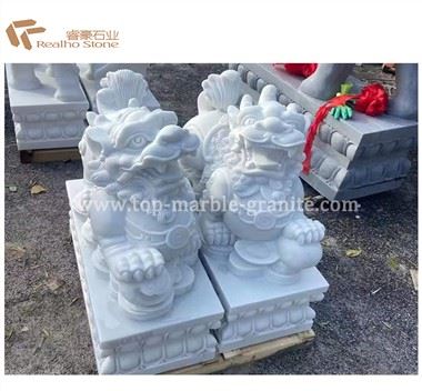 Qilin-Status aus weißem Marmor für die Dekoration des Eingangsbereichs im Freien